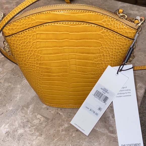 NWT🌼Calvin Klein Lock Embossed Crossbody Bucket - Picture 3 of 16